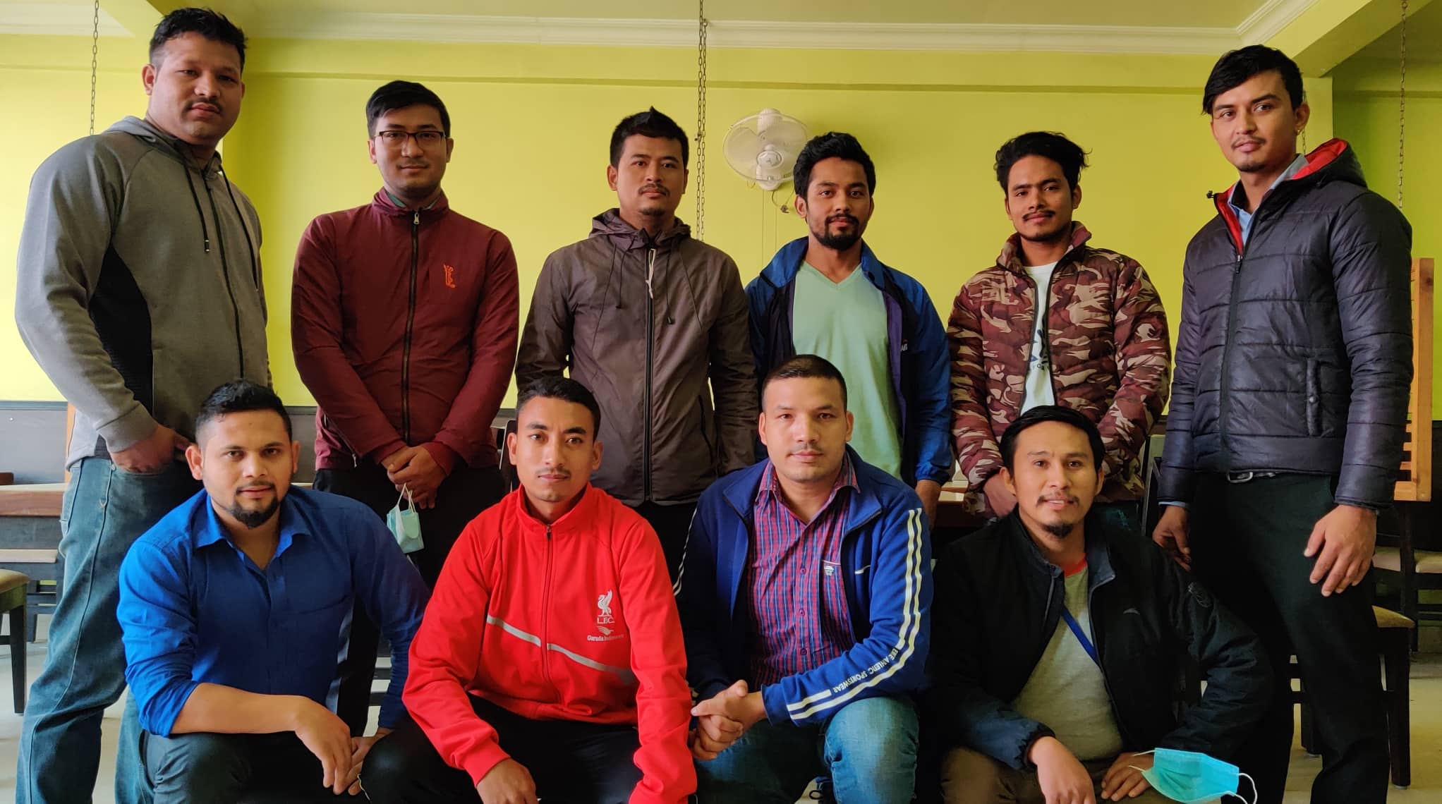 ओमराज श्रेष्ठसहित युनिटी फुड क्याफेको टिम