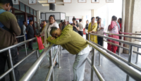 डाक्टरहरुले अस्पतालमा गरे इमर्जेन्सी बाहेकका सबै सेवा ठप्प, बिरामीको बिचल्ली