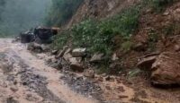 वर्षासँगै देशका ७ सडकखण्ड अवरुद्ध